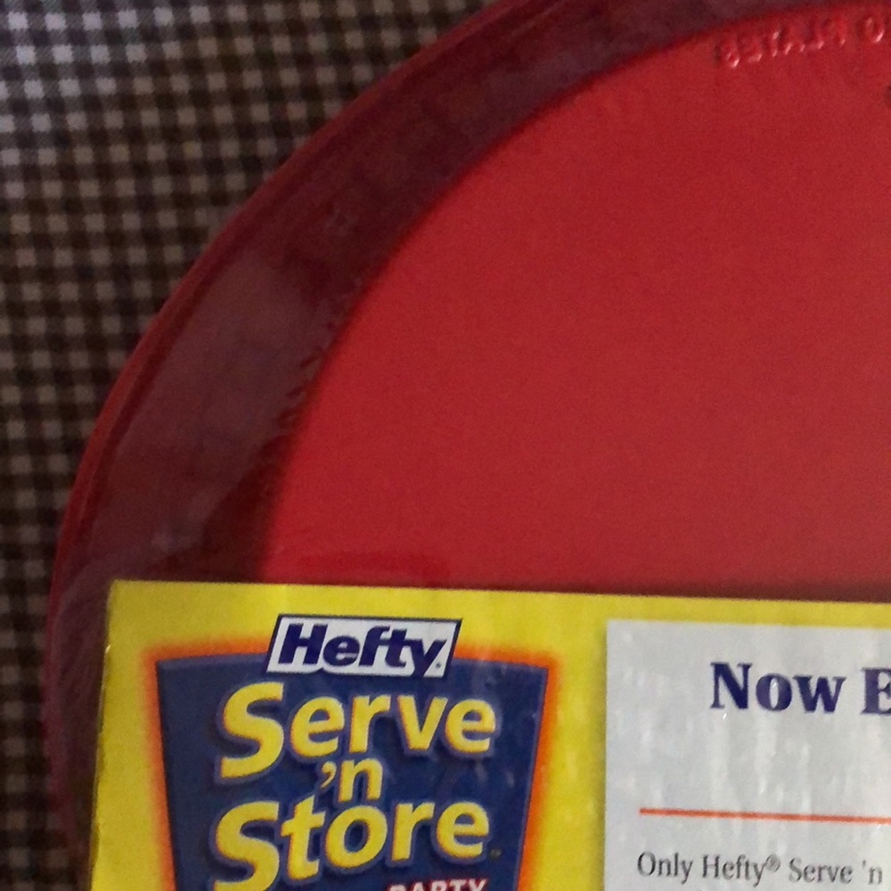 2 Packs of 15 Hefty Serve n Store 10.8” x 10” Plates (1 Red + 1 Blue) - Picture 12 of 15